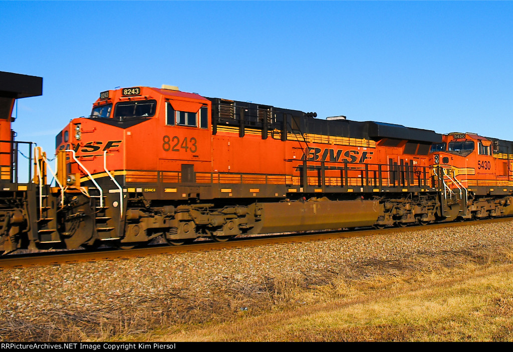 BNSF 8243